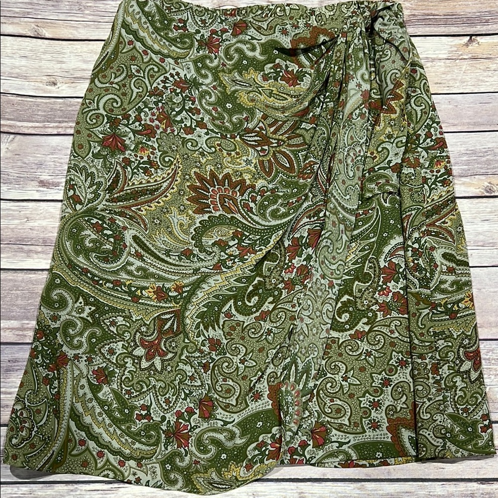 Liz Claiborne Paisley Wrap Skirt
Size P 2